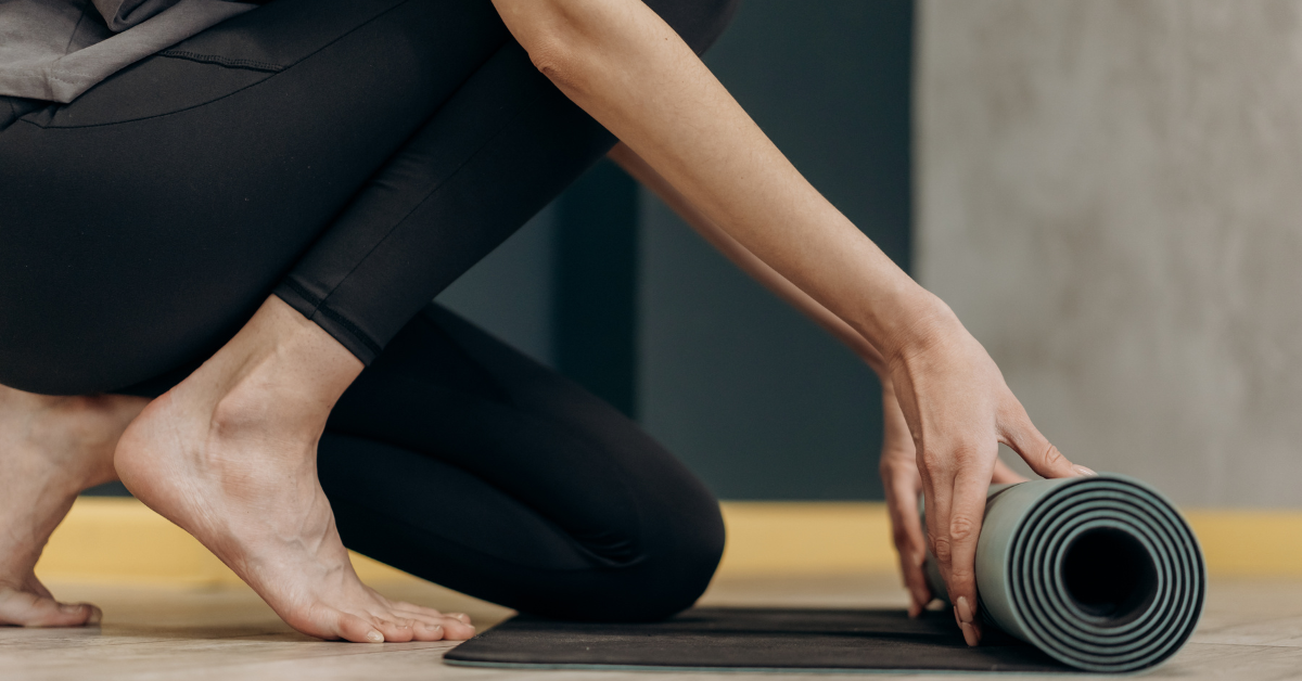 Practicing yoga can reduce knee pain.