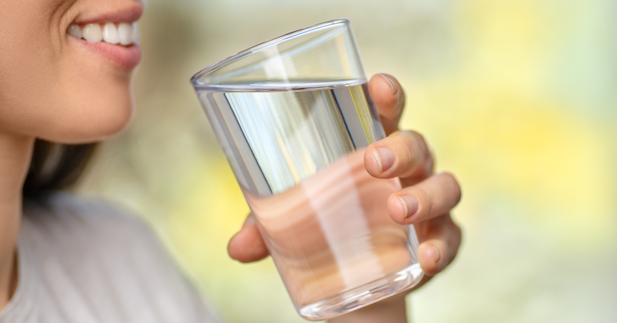 You may want to drink a few extra glasses of water once you find out the benefits it can have on your health and your knees.