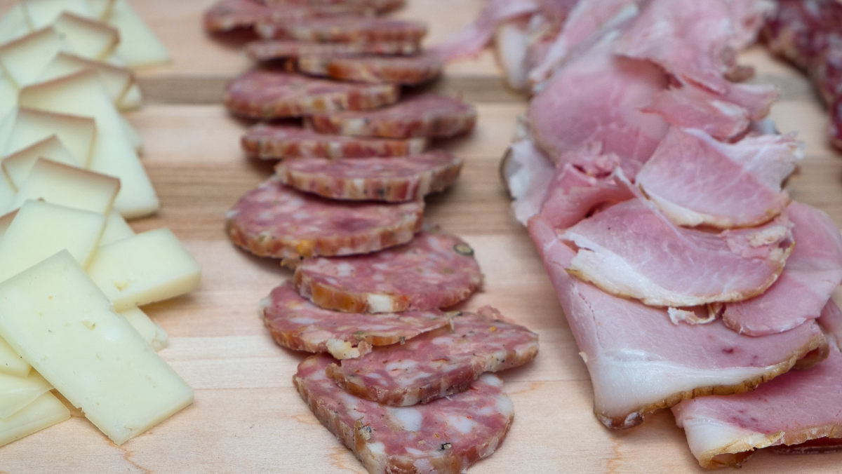 For those of us with knee osteoarthritis, consuming processed foods can cause increased inflammation and as a result, increased knee pain.