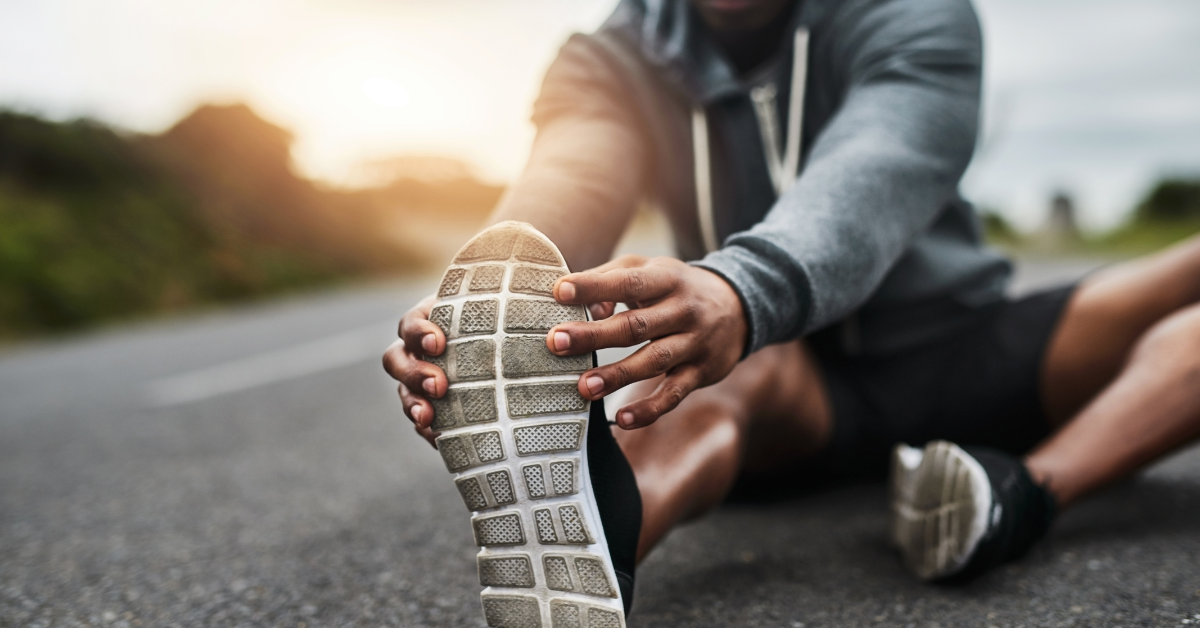 Static stretches, which are stretches that are held in a set position for a short amount of time, can benefit people with knee osteoarthritis. 